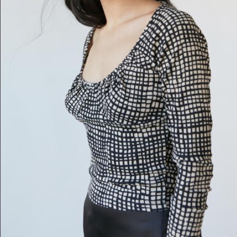 UO Urban Outfitters Stacia Sweetheart Long Sleeve Top
